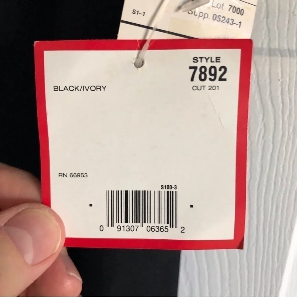 Vintage Leslie Fay black dress with bow detailing in size 12